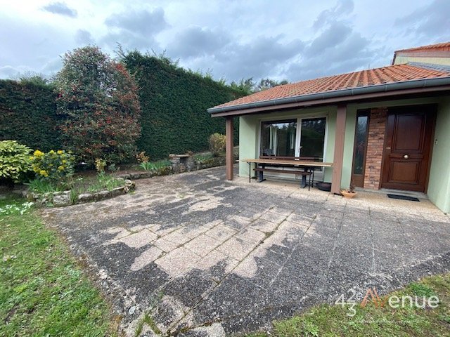 MAISON A LOUER - ST ETIENNE COTE CHAUDE LES MAISONS ROUGES - 143.7 m2 - 999 &euro; charges comprises par mois