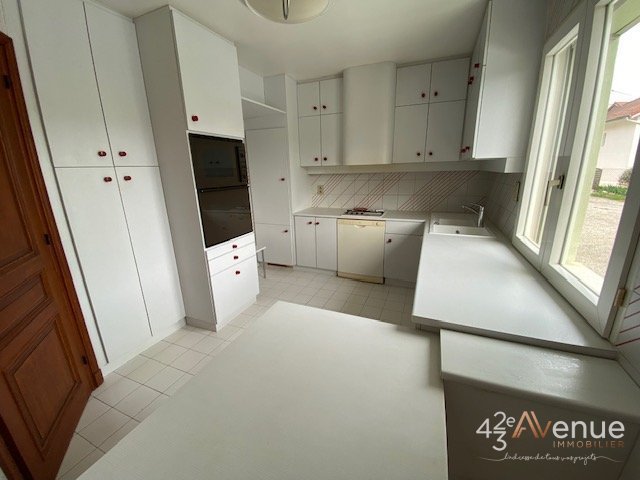 MAISON A LOUER - ST ETIENNE COTE CHAUDE LES MAISONS ROUGES - 143.7 m2 - 999 &euro; charges comprises par mois