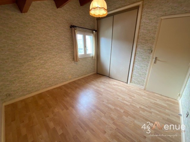 MAISON A LOUER - ST ETIENNE COTE CHAUDE LES MAISONS ROUGES - 143.7 m2 - 999 &euro; charges comprises par mois