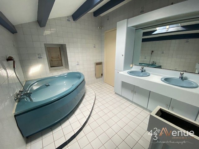 MAISON A LOUER - ST ETIENNE COTE CHAUDE LES MAISONS ROUGES - 143.7 m2 - 999 &euro; charges comprises par mois