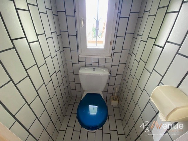 MAISON A LOUER - ST ETIENNE COTE CHAUDE LES MAISONS ROUGES - 143.7 m2 - 999 &euro; charges comprises par mois