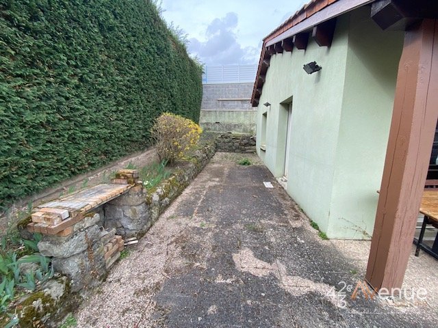 MAISON A LOUER - ST ETIENNE COTE CHAUDE LES MAISONS ROUGES - 143.7 m2 - 999 &euro; charges comprises par mois