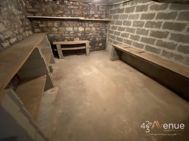 MAISON A LOUER - ST ETIENNE COTE CHAUDE LES MAISONS ROUGES - 143.7 m2 - 999 &euro; charges comprises par mois