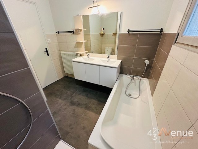 MAISON - ST ETIENNE MONTAUD/BEL AIR/BERGSON - 199.33 m2 - LOU&Eacute;