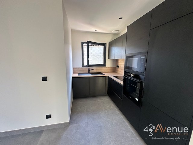 MAISON A LOUER - ST ETIENNE ZENITH/MEONS/LE SOLEIL - 100.85 m2 - 1 000 &euro; charges comprises par mois