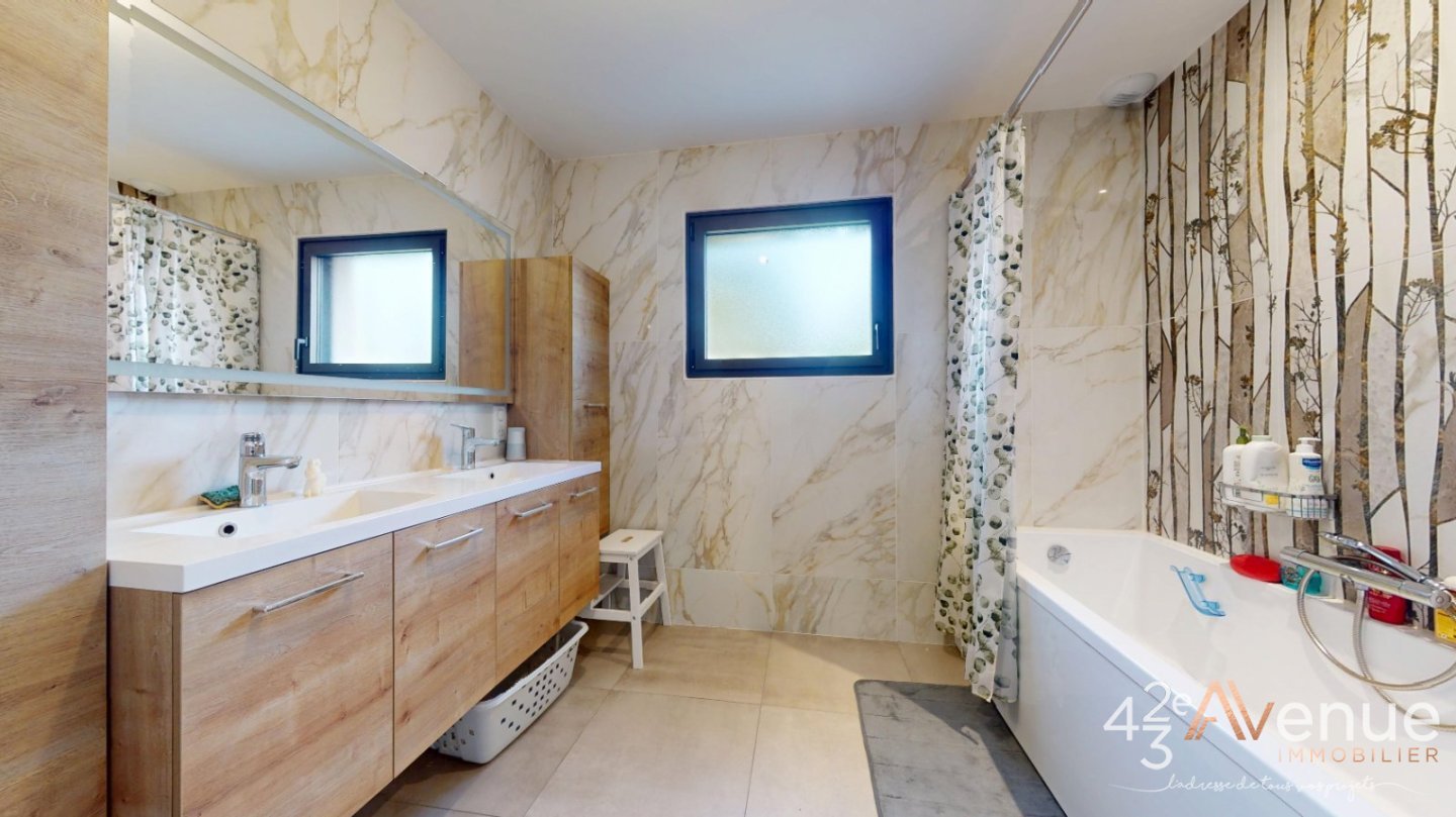 MAISON A VENDRE - BEAUZAC - 180 m2 - 447 000 &euro;