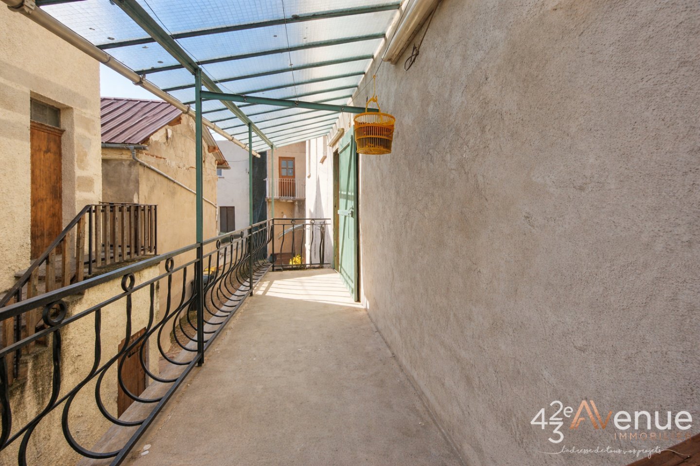 MAISON DE VILLE A VENDRE - GENILAC - 90 m2 - 146�000�&euro;