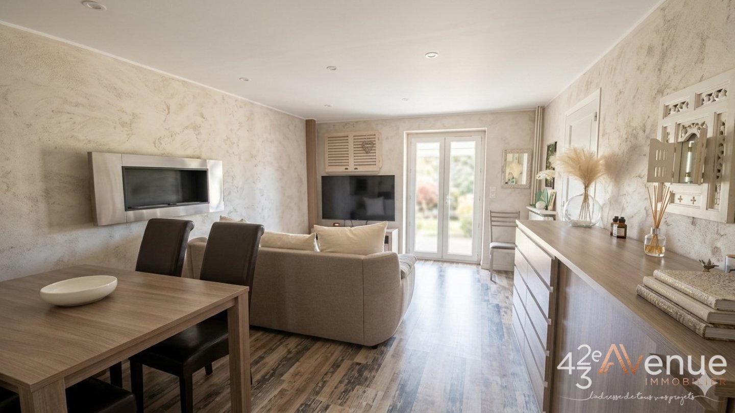 MAISON DE VILLE A VENDRE - GENILAC - 90 m2 - 146�000�&euro;