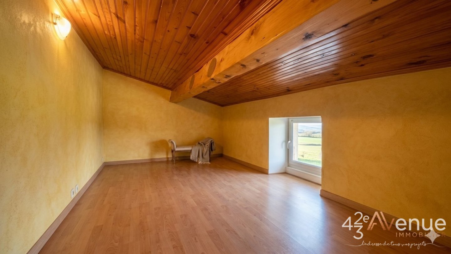 MAISON DE VILLE A VENDRE - GENILAC - 90 m2 - 146�000�&euro;