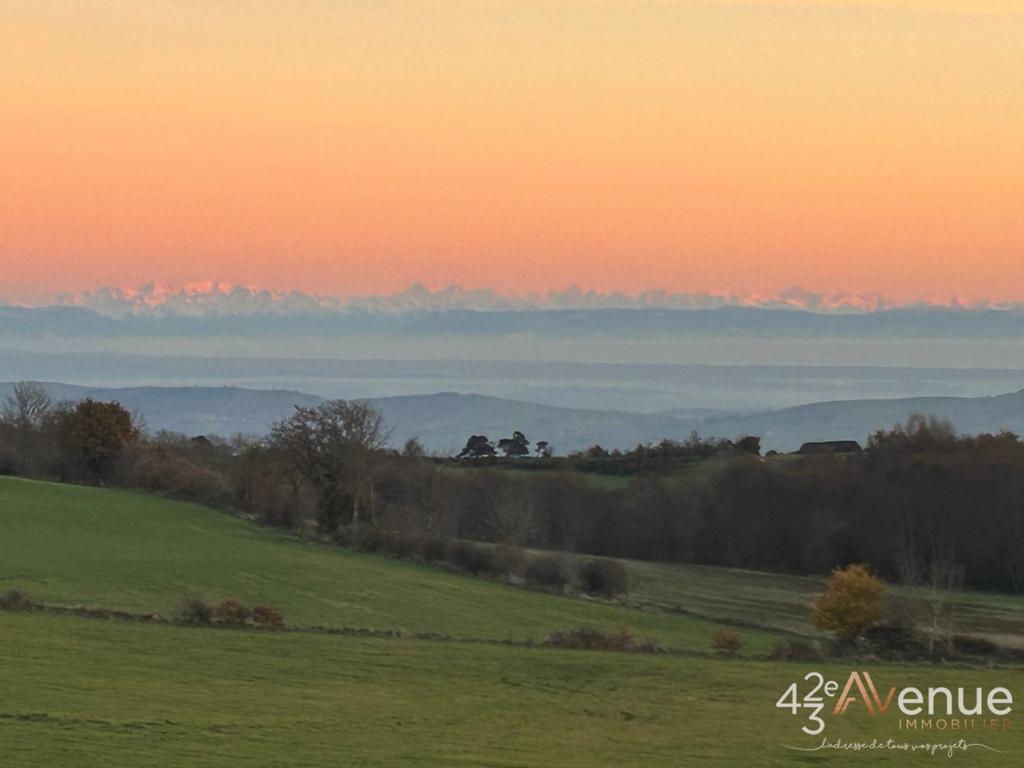 ANCIENNE FERME RENOVEE A VENDRE - LARAJASSE - 375 m2 - 799�000�&euro;