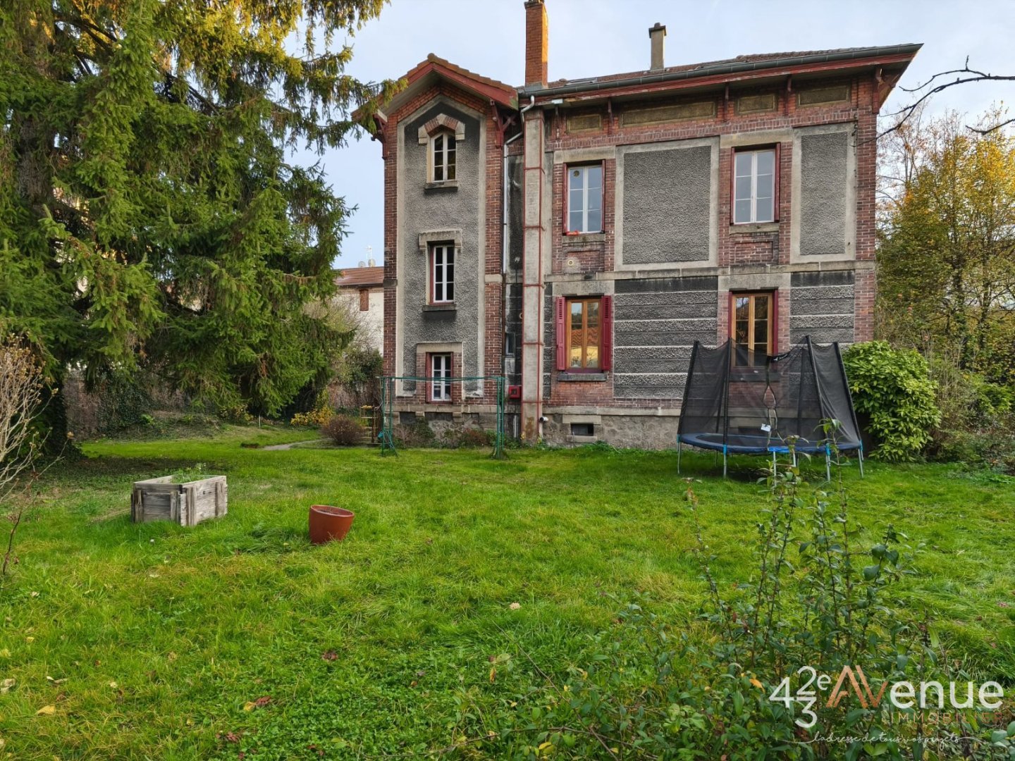 MAISON A VENDRE - LE CHAMBON FEUGEROLLES - 146 m2 - 175�000�&euro;