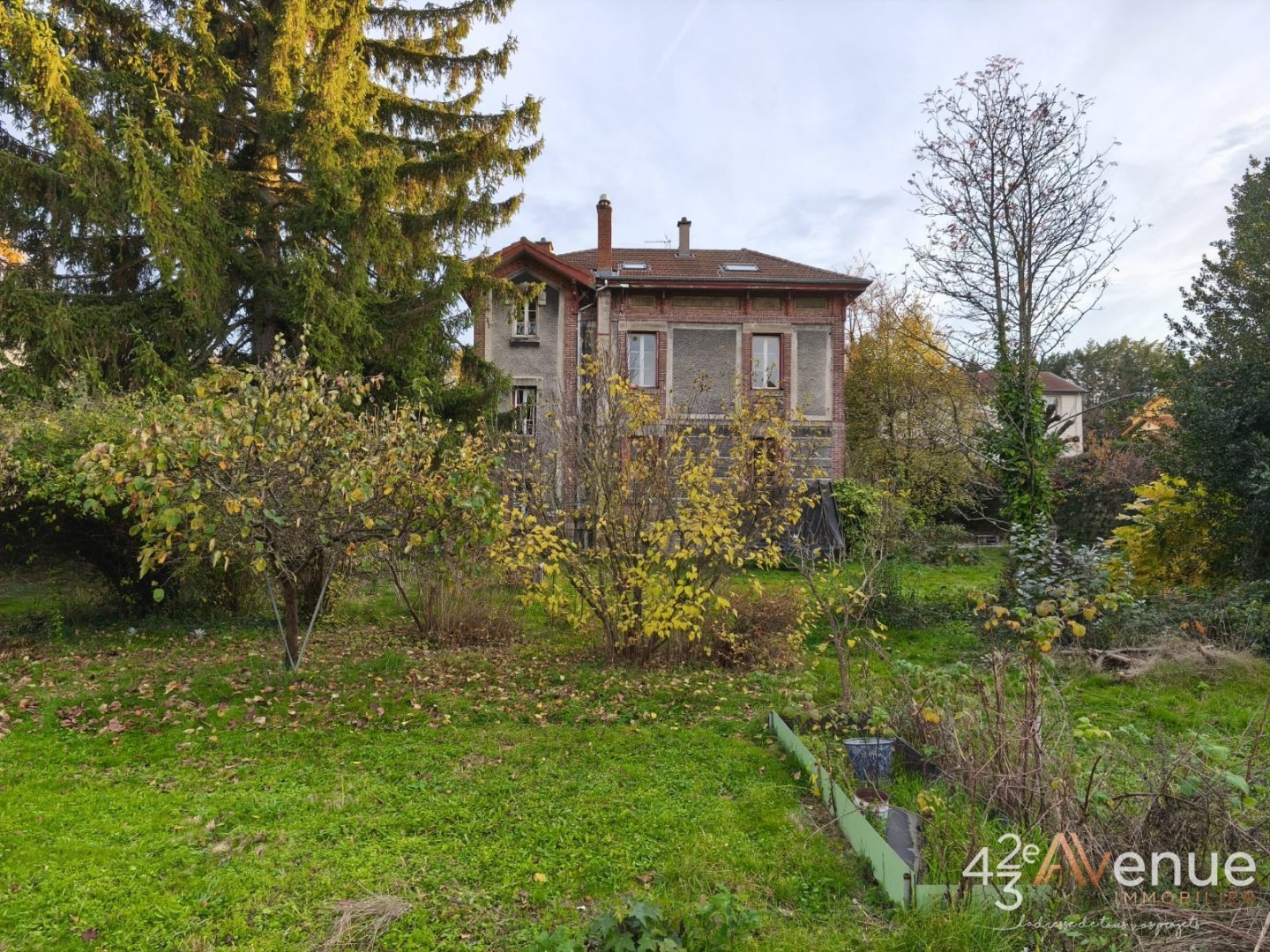 MAISON A VENDRE - LE CHAMBON FEUGEROLLES - 146 m2 - 175�000�&euro;