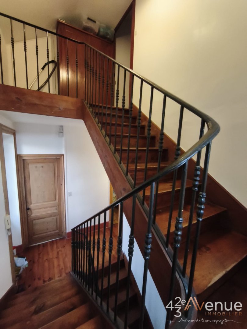 MAISON A VENDRE - LE CHAMBON FEUGEROLLES - 146 m2 - 175�000�&euro;