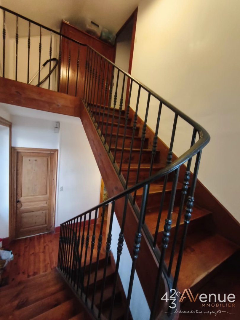 MAISON A VENDRE - LE CHAMBON FEUGEROLLES - 146 m2 - 175�000�&euro;