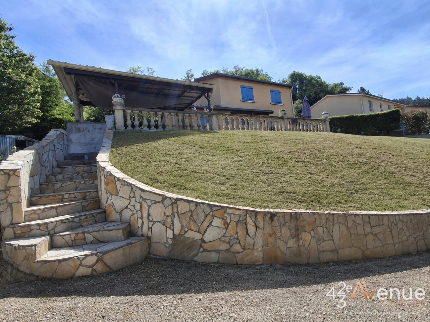 MAISON A VENDRE - LE CHAMBON FEUGEROLLES - 112 m2 - 240 000 &euro;