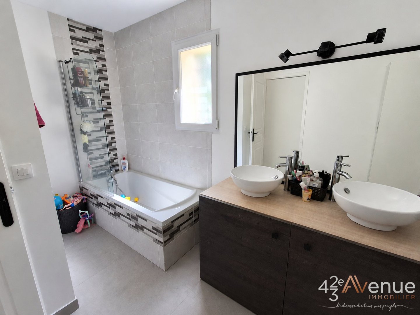 MAISON A VENDRE - LE CHAMBON FEUGEROLLES - 112 m2 - 240 000 &euro;