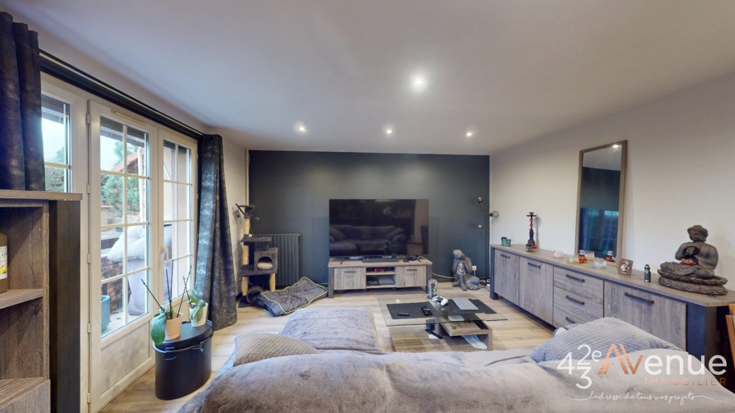 MAISON A VENDRE - RETOURNAC - 237 m2 - 230 000 €