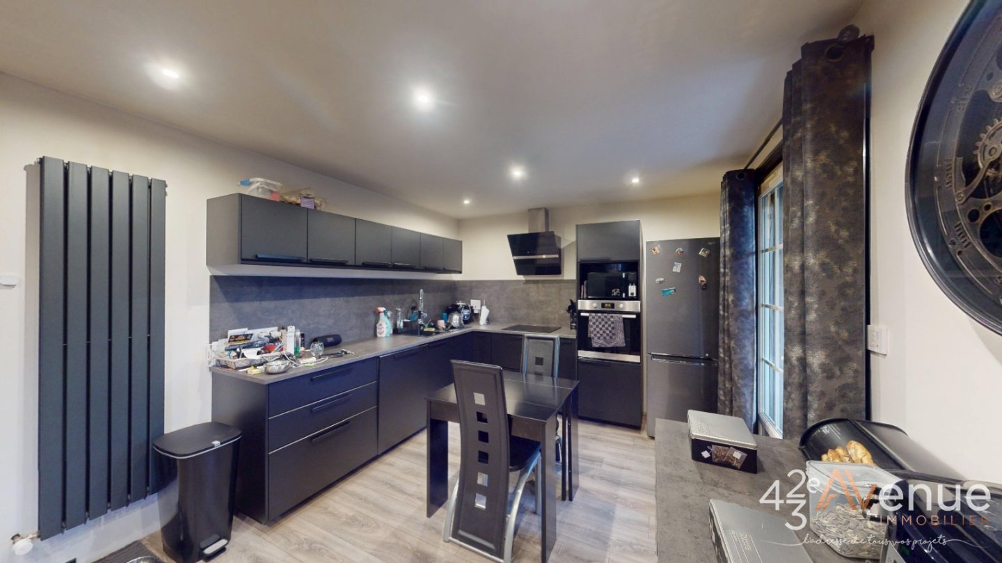 MAISON A VENDRE - RETOURNAC - 237 m2 - 230 000 €