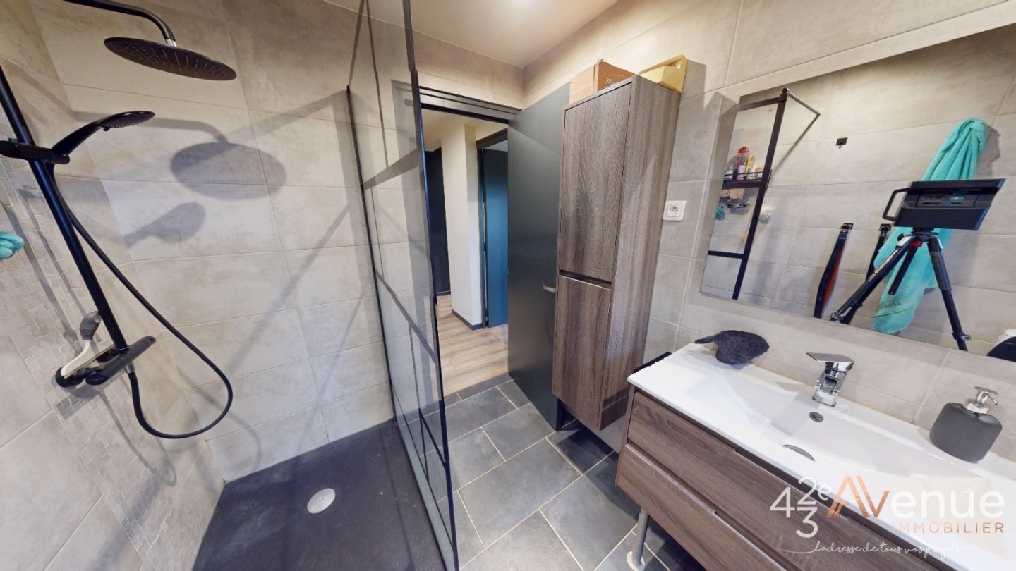 MAISON A VENDRE - RETOURNAC - 237 m2 - 230 000 €