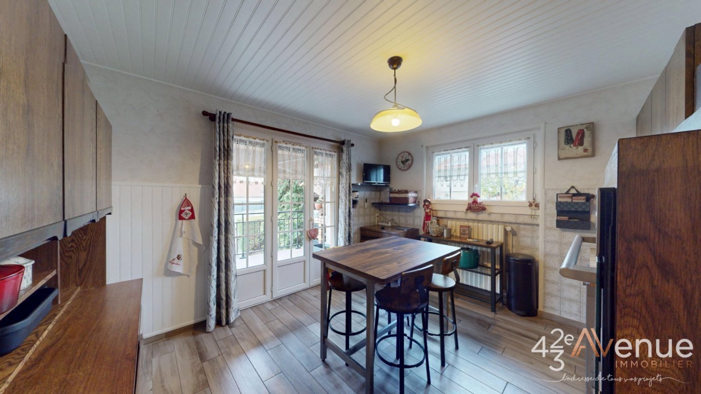 MAISON A VENDRE - RETOURNAC - 237 m2 - 230 000 €