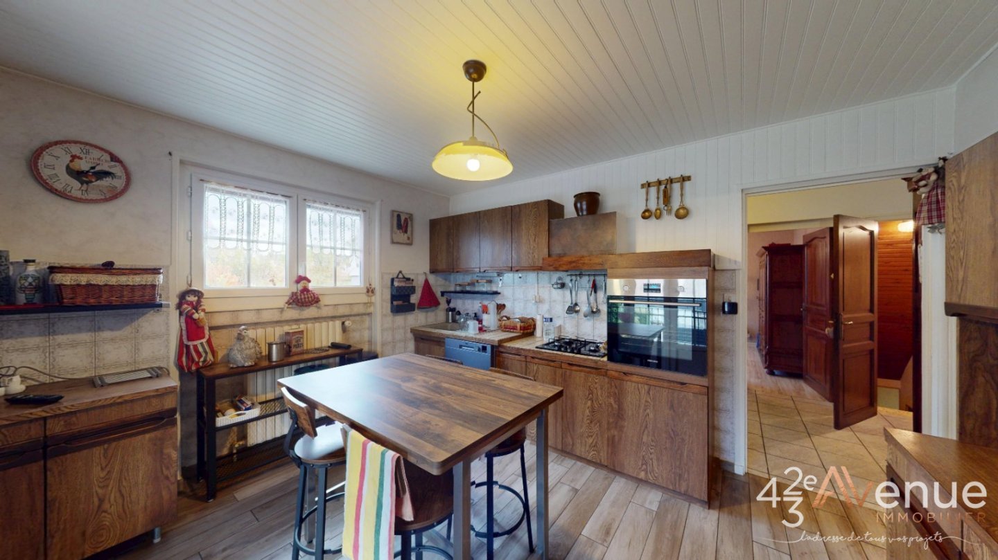 MAISON A VENDRE - RETOURNAC - 237 m2 - 230 000 €