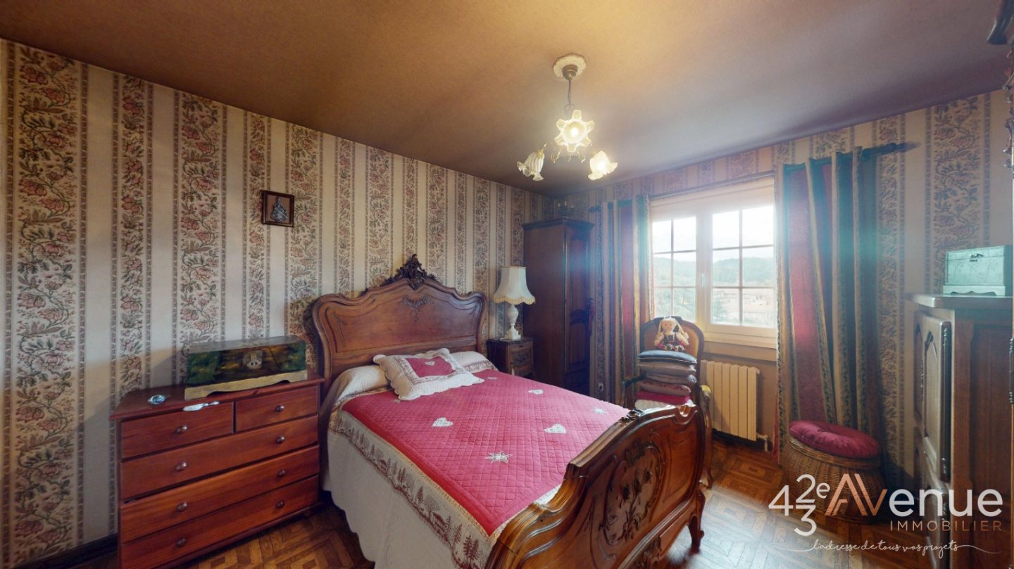 MAISON A VENDRE - RETOURNAC - 237 m2 - 230 000 €