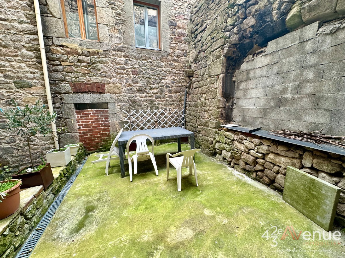 maison de ville A VENDRE - ST BONNET LE CHATEAU - 155 m2 - 140�000�&euro;