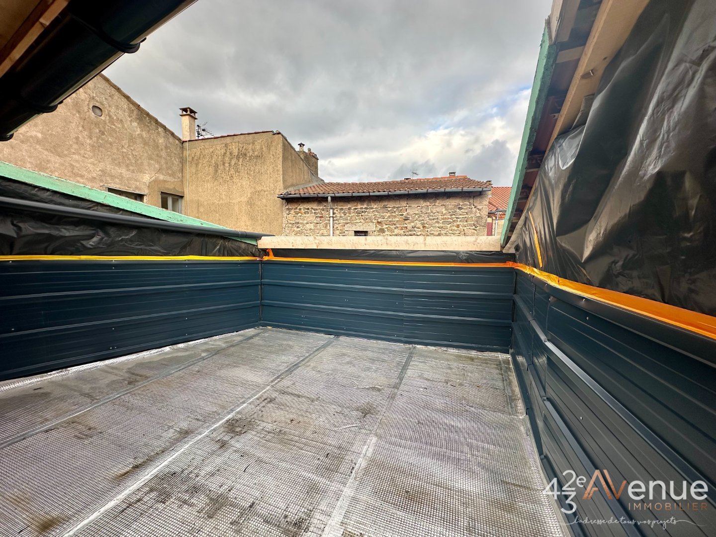 maison de ville A VENDRE - ST BONNET LE CHATEAU - 155 m2 - 140�000�&euro;