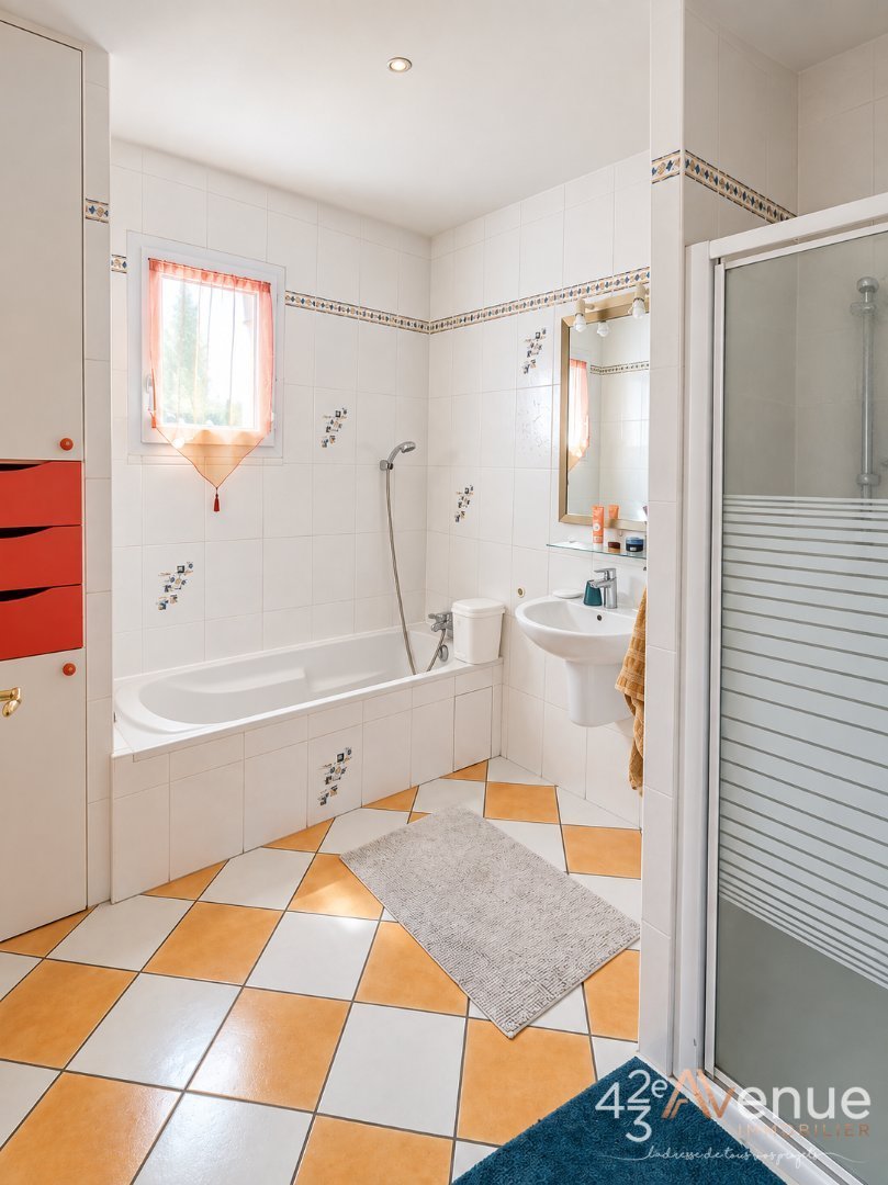 MAISON AVEC PISCINE A VENDRE - ST CHAMOND Izieux - 116 m2 - 420 000 &euro;