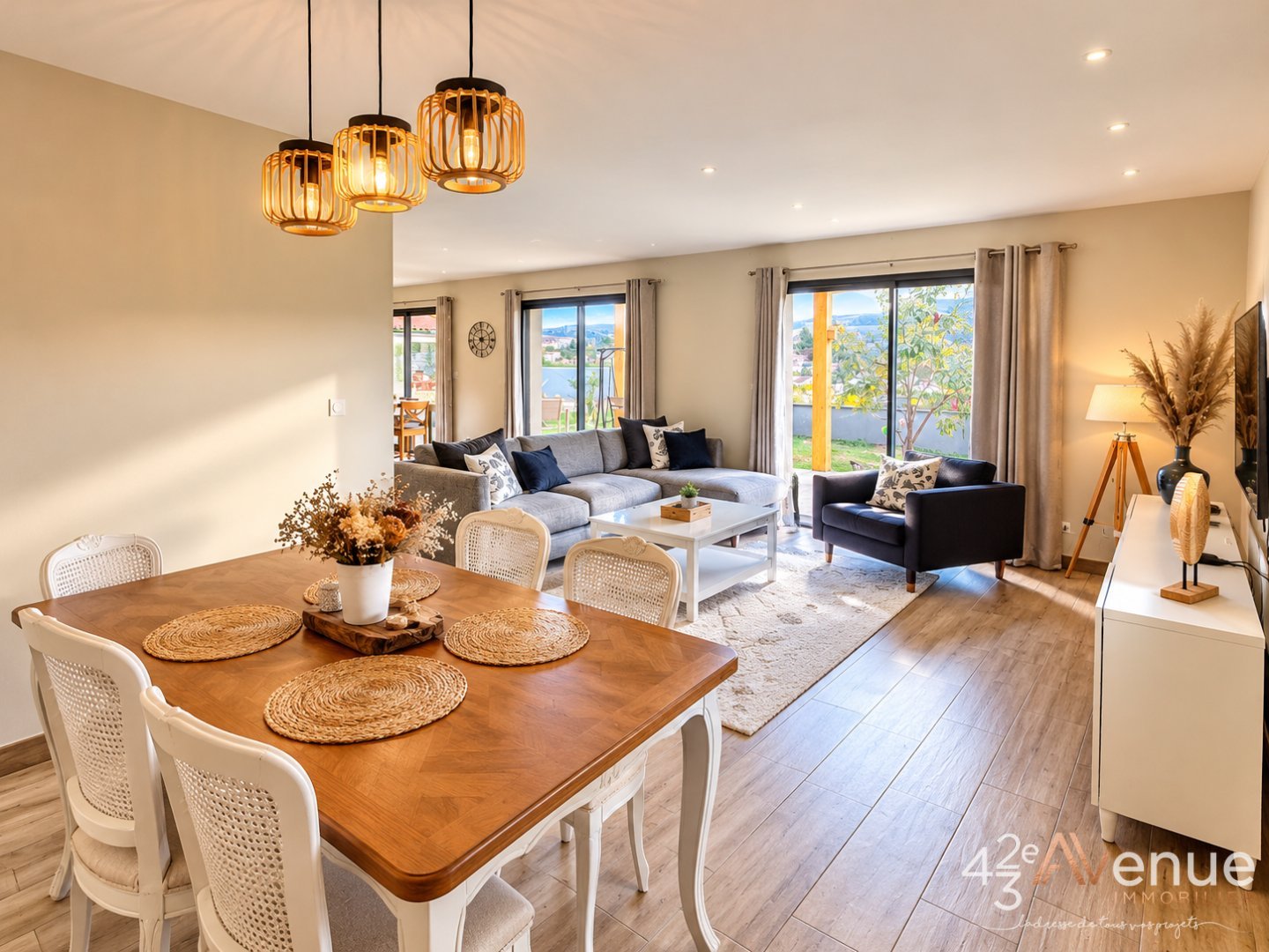 MAISON RECENTE AVES PISCINE A VENDRE - ST CHAMOND PHILIPPIERE - 119 m2 - 450 000 &euro;