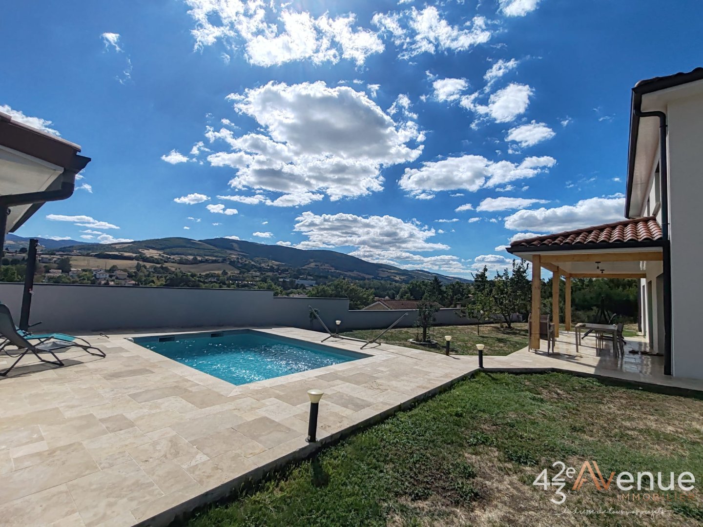 MAISON RECENTE AVES PISCINE A VENDRE - ST CHAMOND PHILIPPIERE - 119 m2 - 450 000 &euro;