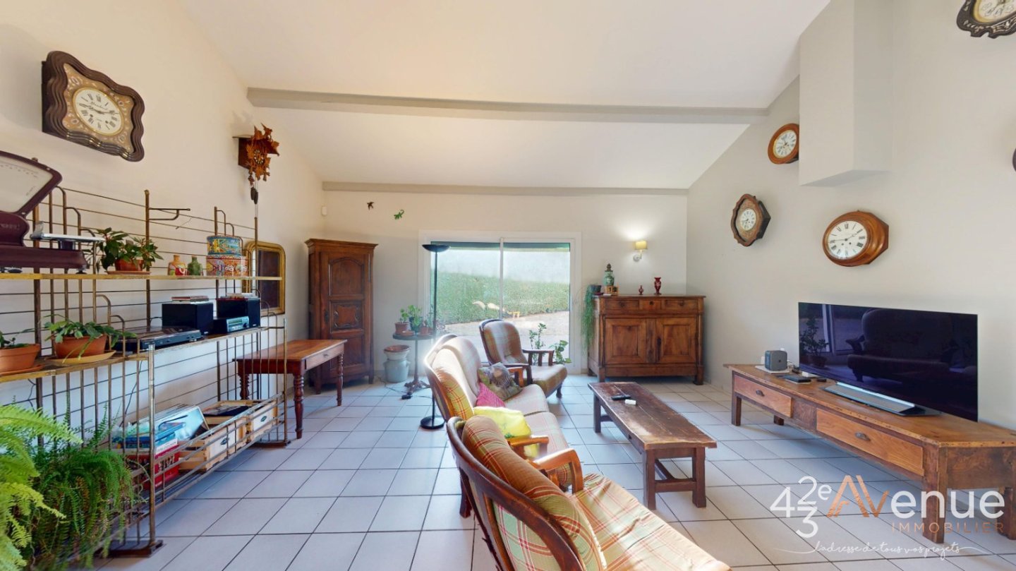 Maison d Architecte T5 avec piscine A VENDRE - ST GENEST LERPT Le Chasseur - 146 m2 - 520 000 &euro;