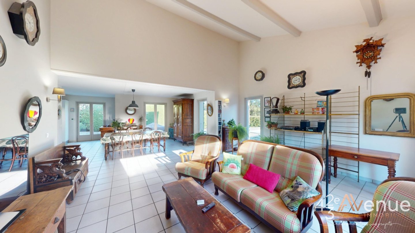 Maison d Architecte T5 avec piscine A VENDRE - ST GENEST LERPT Le Chasseur - 146 m2 - 520 000 &euro;