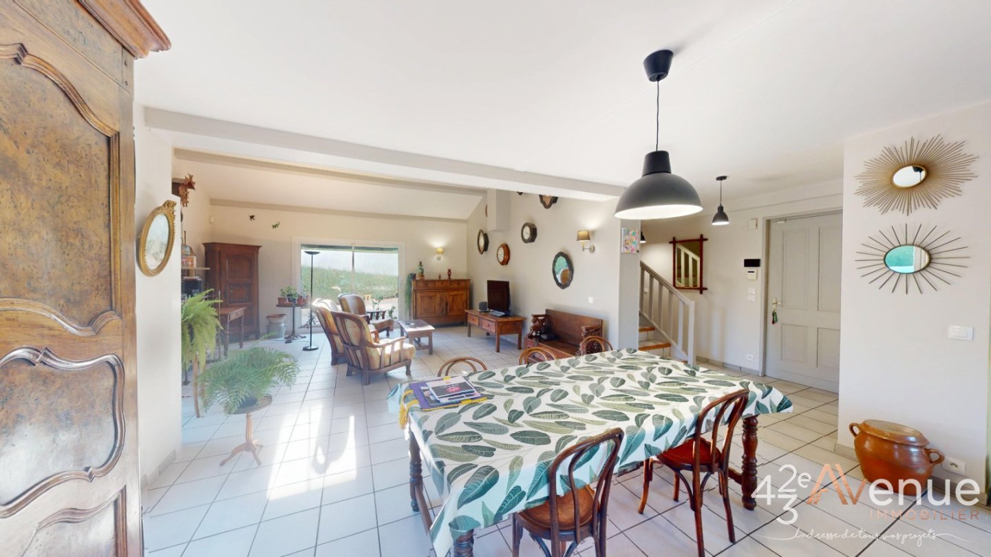 Maison d Architecte T5 avec piscine A VENDRE - ST GENEST LERPT Le Chasseur - 146 m2 - 520 000 &euro;