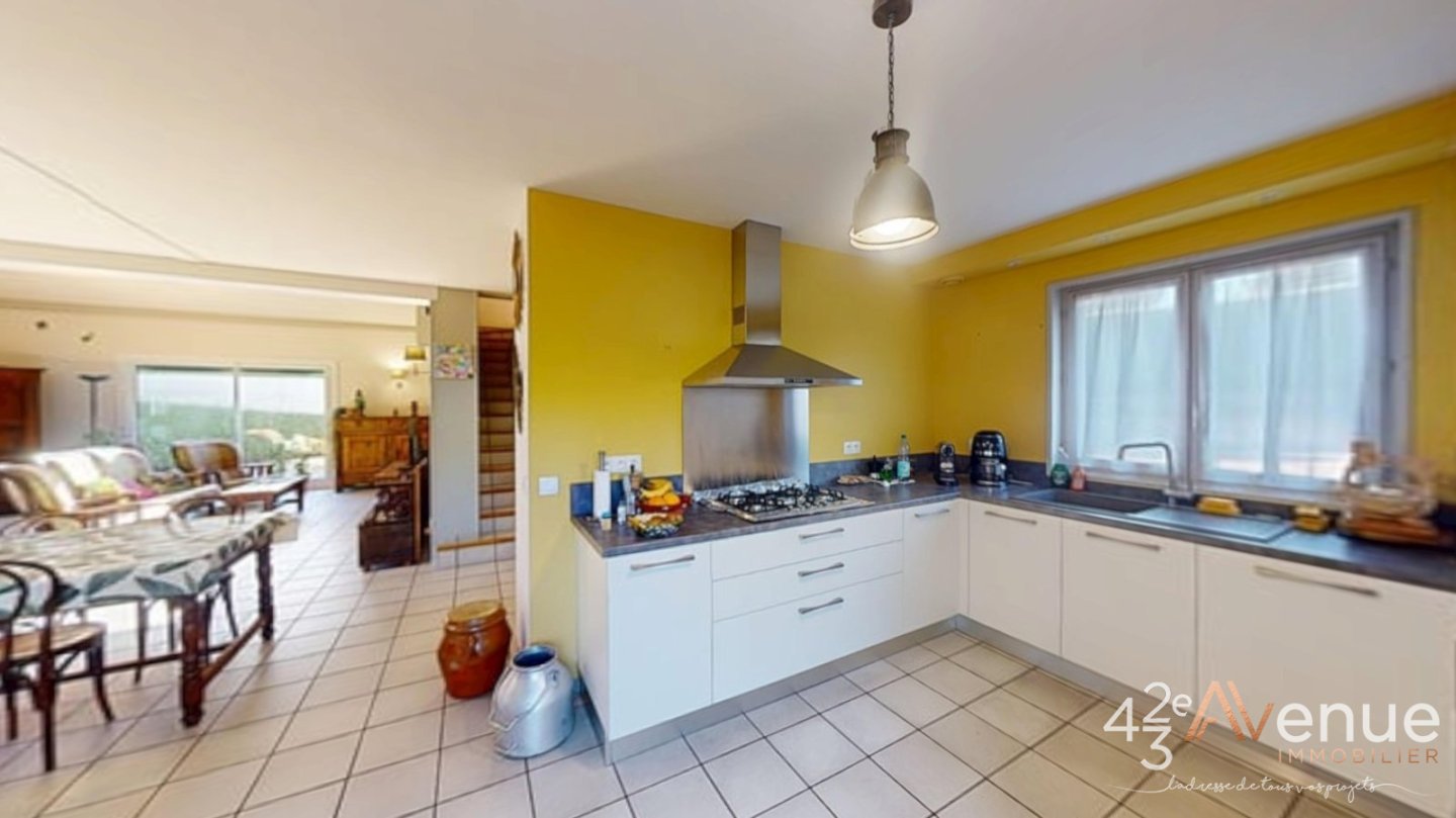 Maison d Architecte T5 avec piscine A VENDRE - ST GENEST LERPT Le Chasseur - 146 m2 - 520 000 &euro;