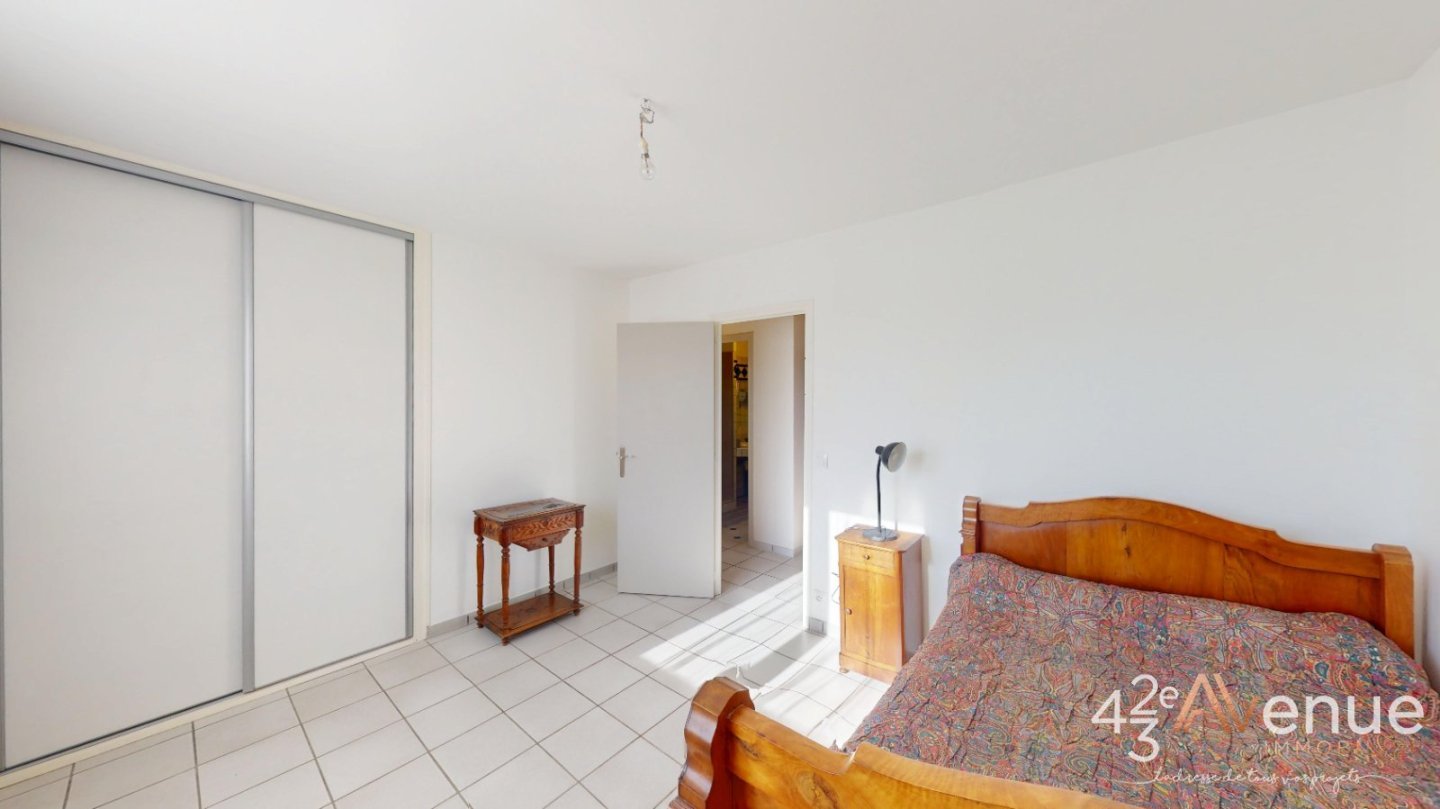 Maison d Architecte T5 avec piscine A VENDRE - ST GENEST LERPT Le Chasseur - 146 m2 - 520 000 &euro;