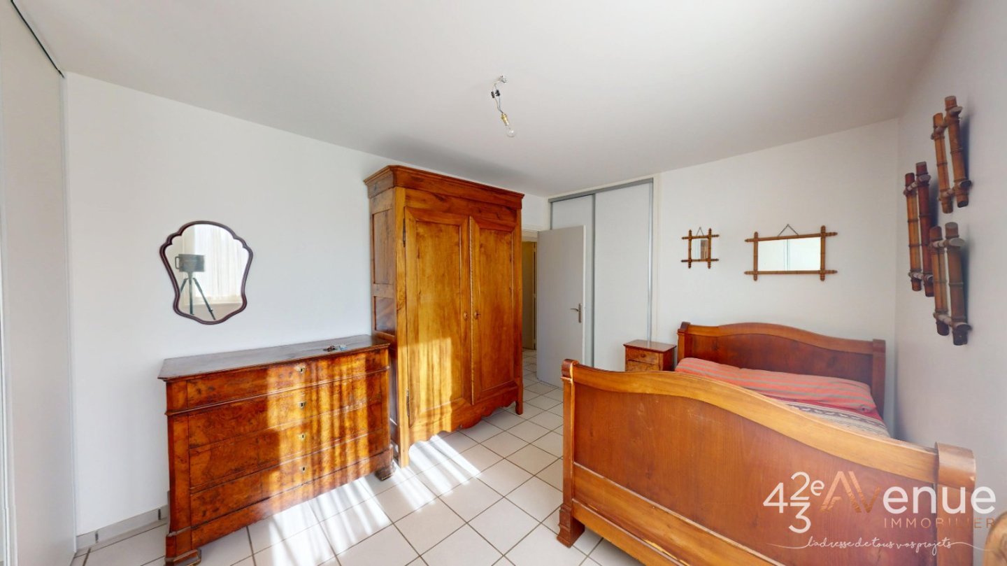 Maison d Architecte T5 avec piscine A VENDRE - ST GENEST LERPT Le Chasseur - 146 m2 - 520 000 &euro;