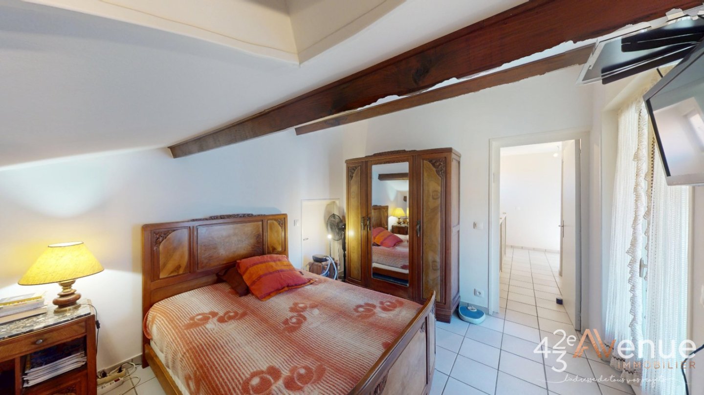 Maison d Architecte T5 avec piscine A VENDRE - ST GENEST LERPT Le Chasseur - 146 m2 - 520 000 &euro;