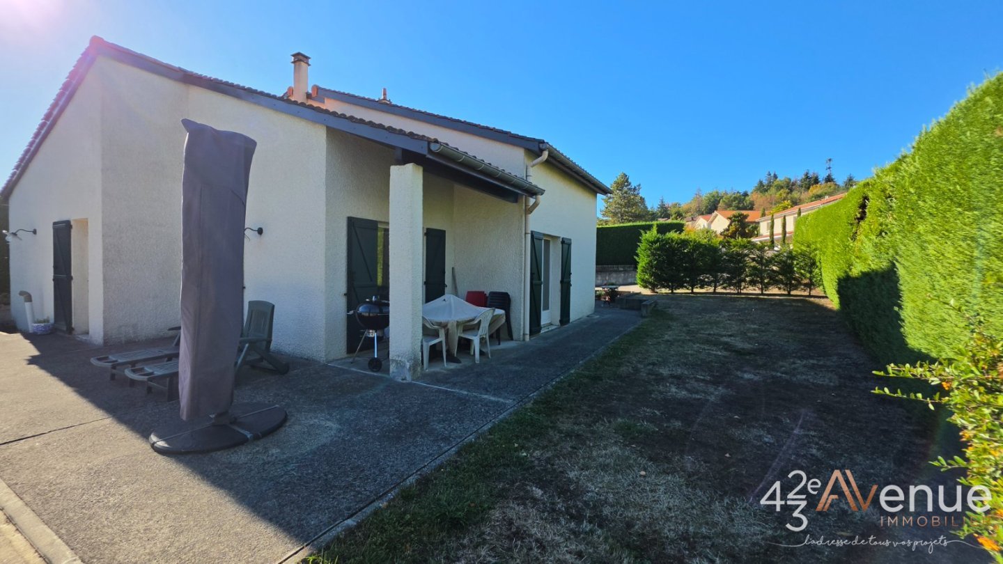 Maison d Architecte T5 avec piscine A VENDRE - ST GENEST LERPT Le Chasseur - 146 m2 - 520 000 &euro;