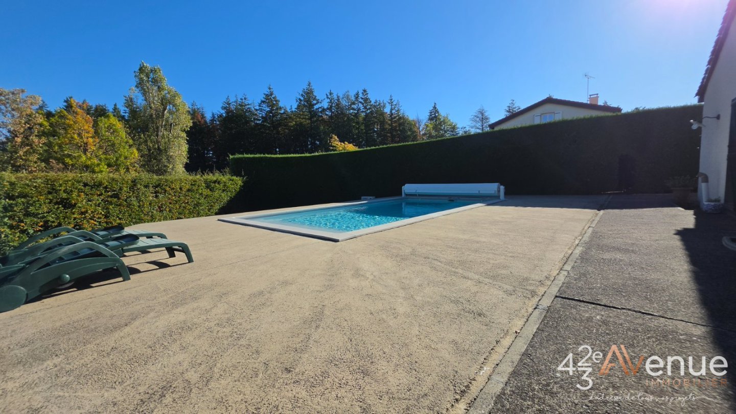 Maison d Architecte T5 avec piscine A VENDRE - ST GENEST LERPT Le Chasseur - 146 m2 - 520 000 &euro;