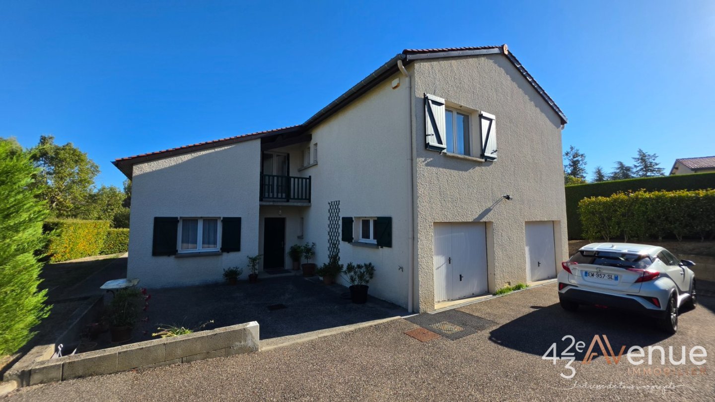 Maison d Architecte T5 avec piscine A VENDRE - ST GENEST LERPT Le Chasseur - 146 m2 - 520 000 &euro;