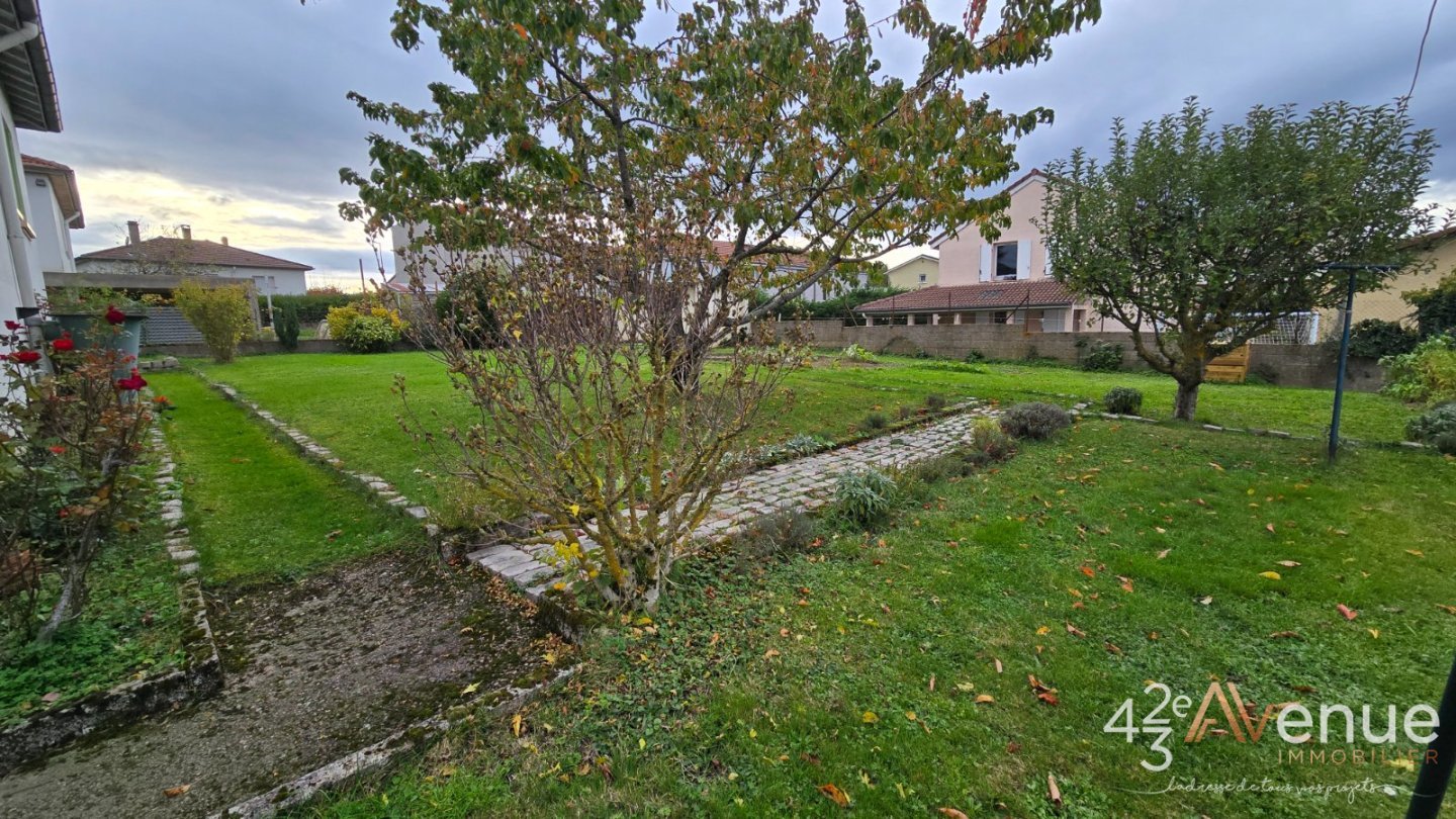 MAISON A VENDRE - ST GENEST LERPT - 90 m2 - 264�000�&euro;