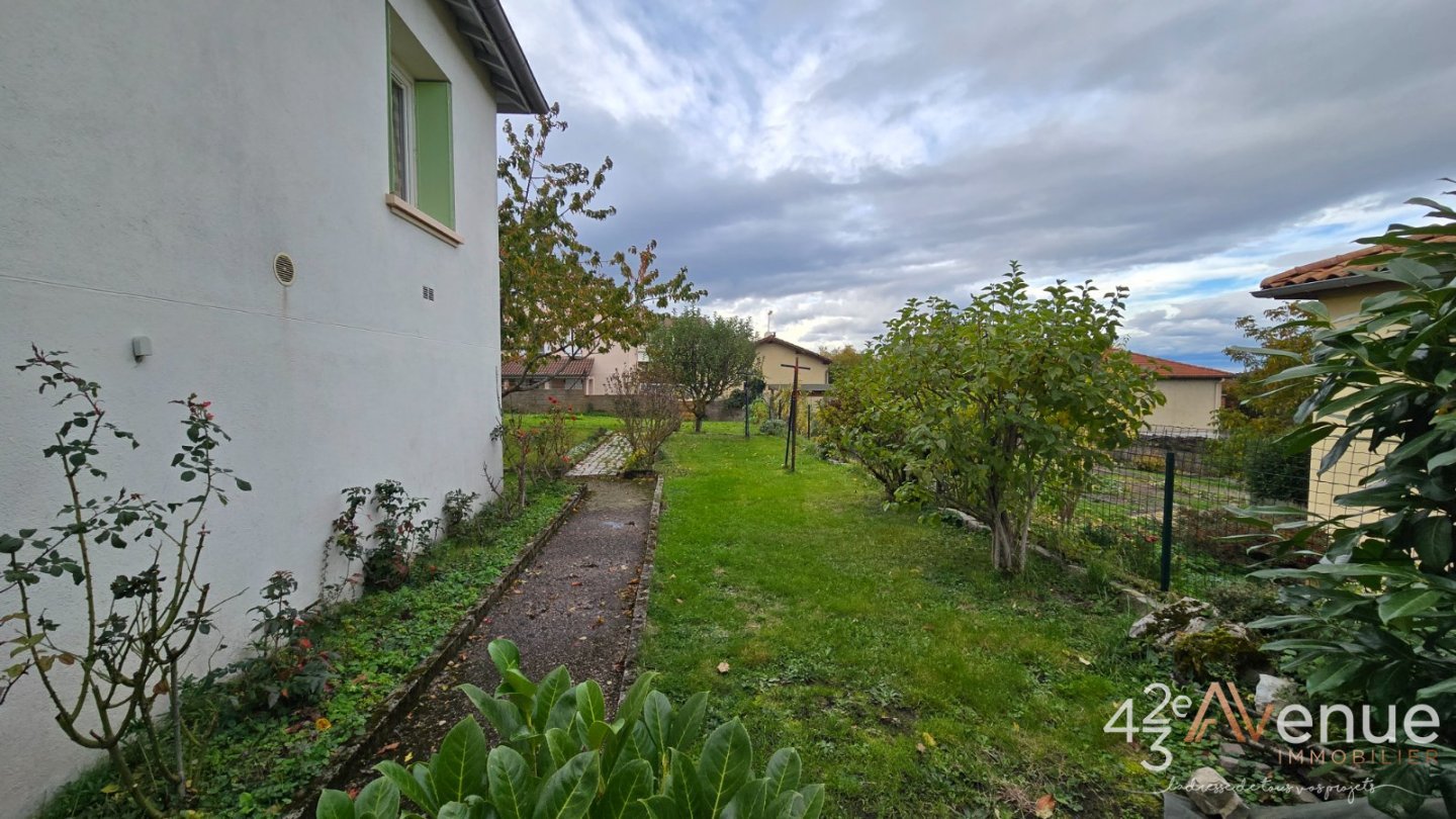 MAISON A VENDRE - ST GENEST LERPT - 90 m2 - 264�000�&euro;