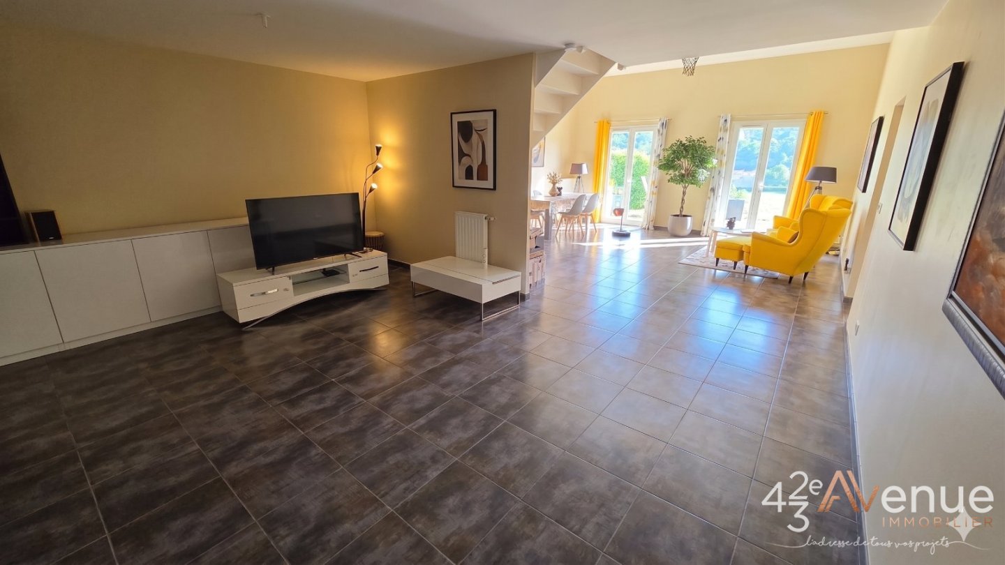 MAISON A VENDRE - ST GENEST LERPT - 200 m2 - 429 000 &euro;