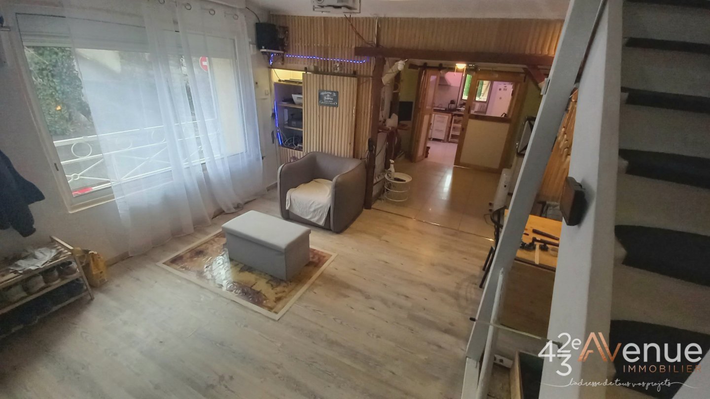 MAISON DE VILLAGE A VENDRE - ST MARTIN LA PLAINE - 85 m2 - 134�000�&euro;