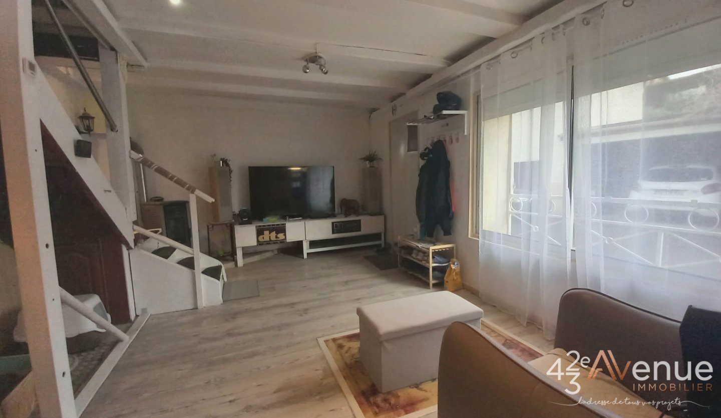 MAISON DE VILLAGE A VENDRE - ST MARTIN LA PLAINE - 85 m2 - 134�000�&euro;