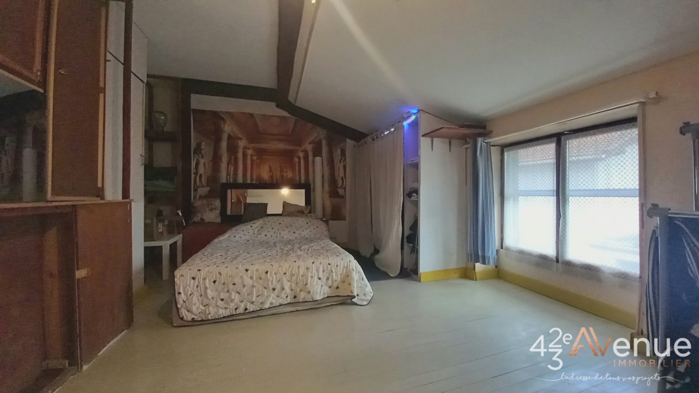 MAISON DE VILLAGE A VENDRE - ST MARTIN LA PLAINE - 85 m2 - 134�000�&euro;