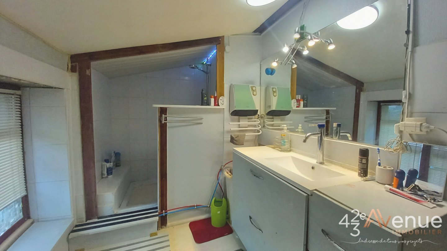 MAISON DE VILLAGE A VENDRE - ST MARTIN LA PLAINE - 85 m2 - 134�000�&euro;