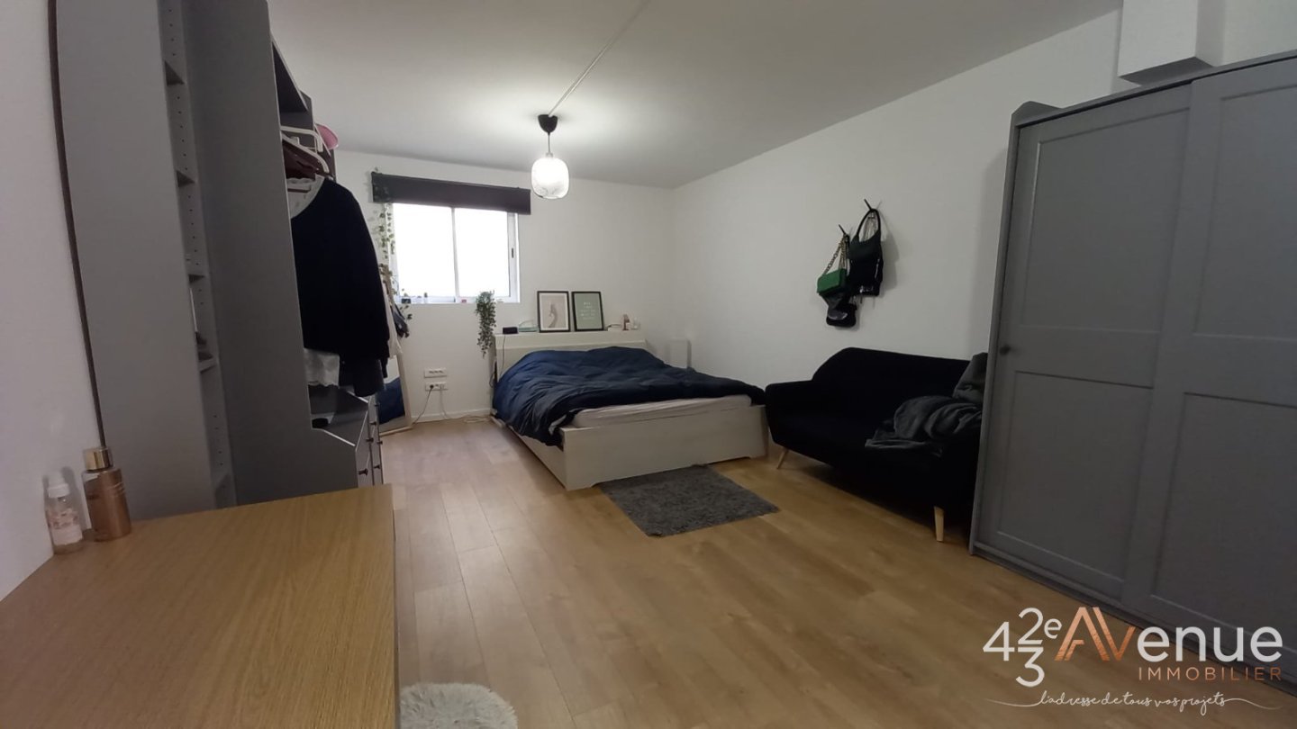 Maison de 214 m2 avec piscine creus�e A VENDRE - ST PRIEST EN JAREZ - 214 m2 - 550�000�&euro;