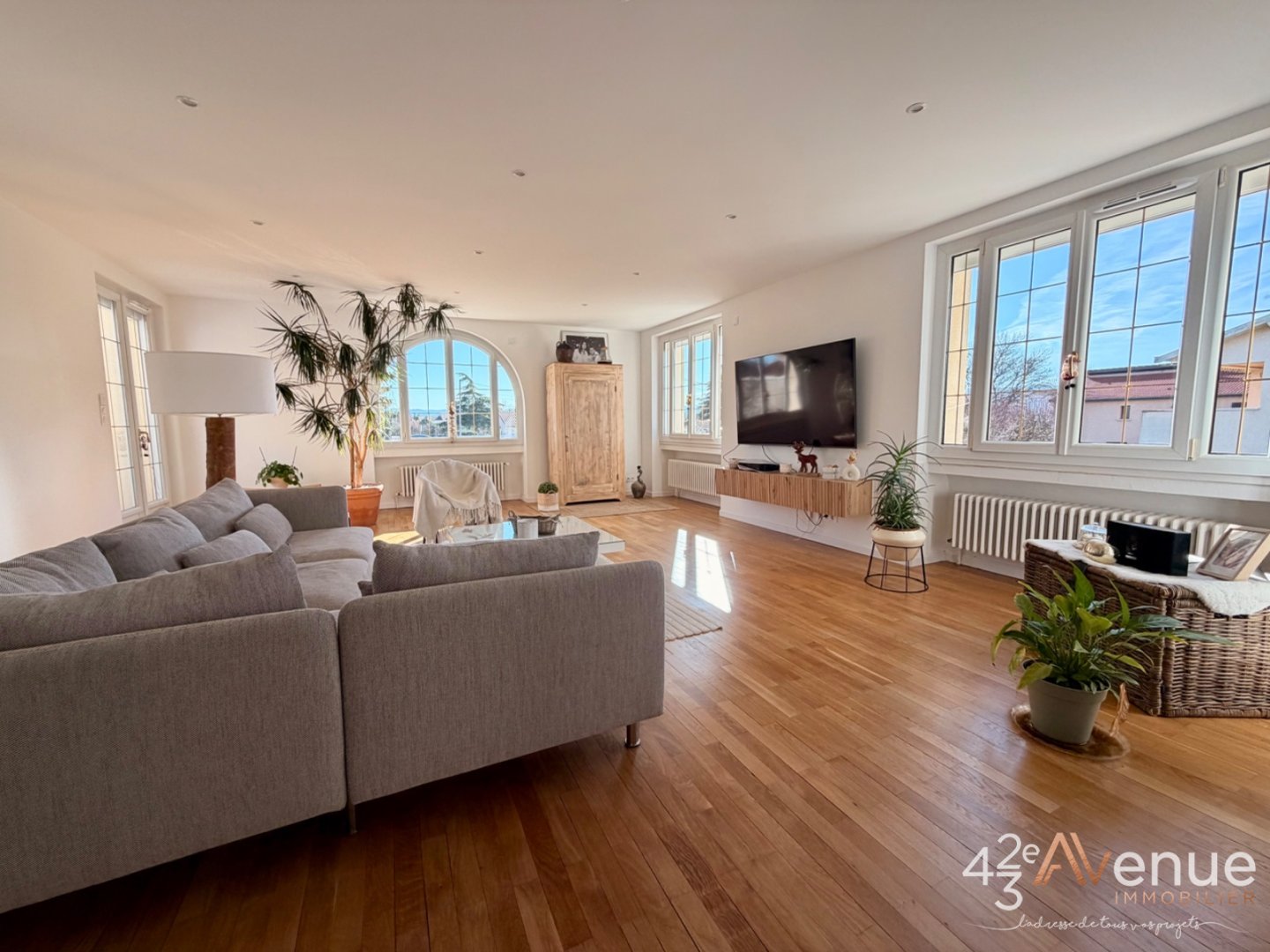 Sury Le Comtal Maison 265 m2sur 1200 m2 de terrain A VENDRE - SURY LE COMTAL - 265 m2 - 430�000�&euro;